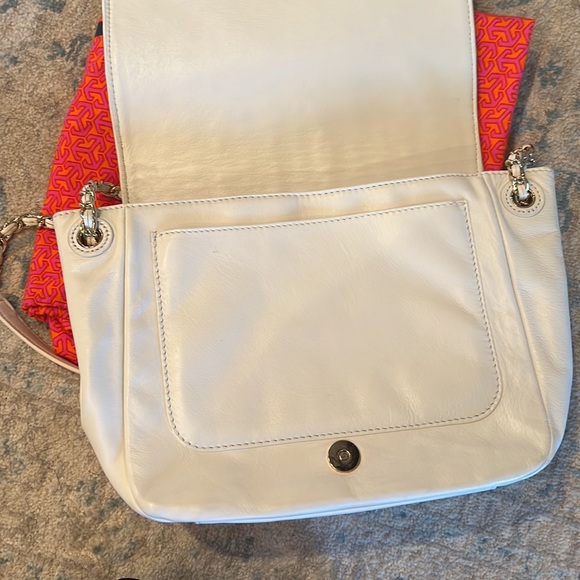 Tory Burch Designer Marion Small Quilted Leather Shoulder Bag - white and gold - Picture 5 of 7